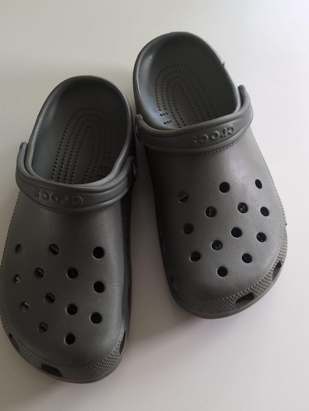 CROCS Classic Clog in Olive Green